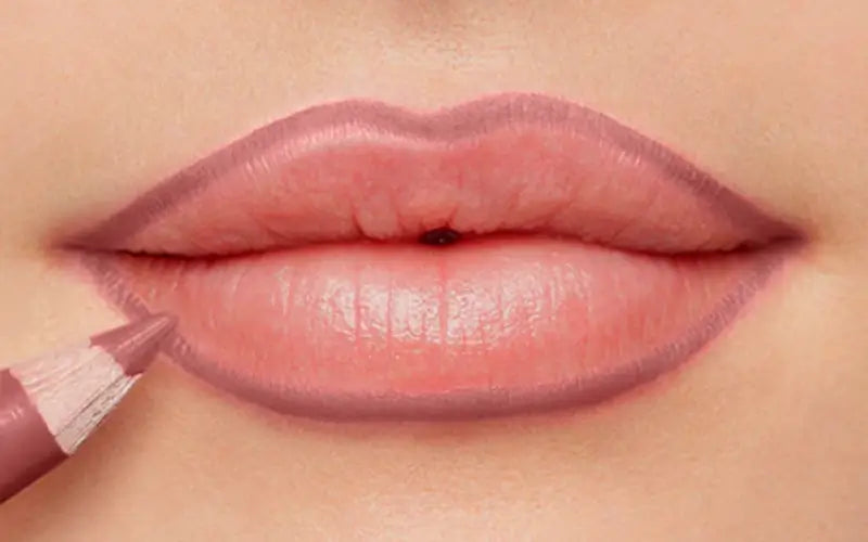 Comment choisir un crayon contour des lèvres ?