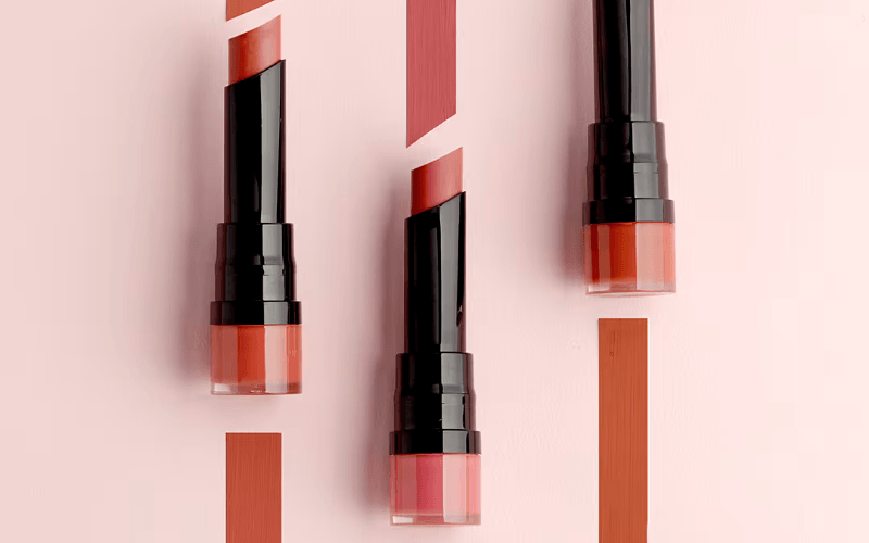 Variez vos looks à l'infini avec le rouge à lèvres Velvet The Lipstick