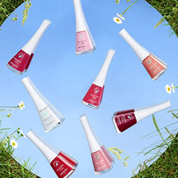 Plusieurs flacons de vernis à ongles Healthy Mix Bourjois